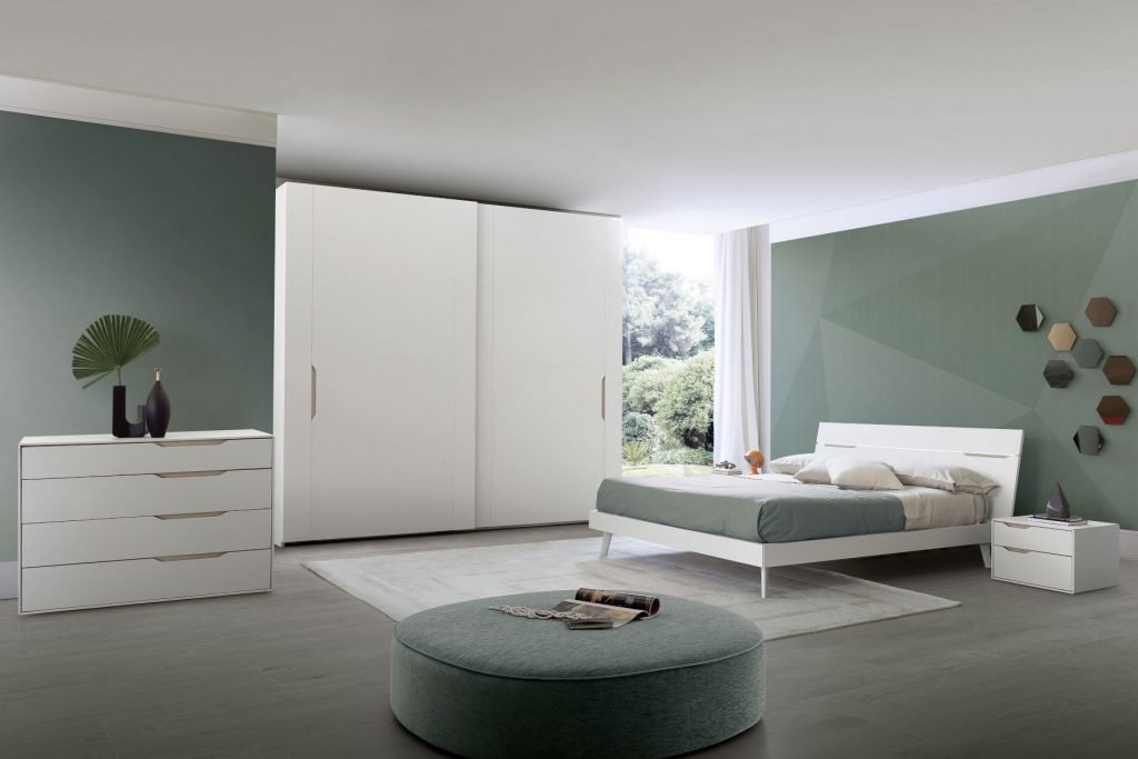 <? echo get_the_title(); ?>